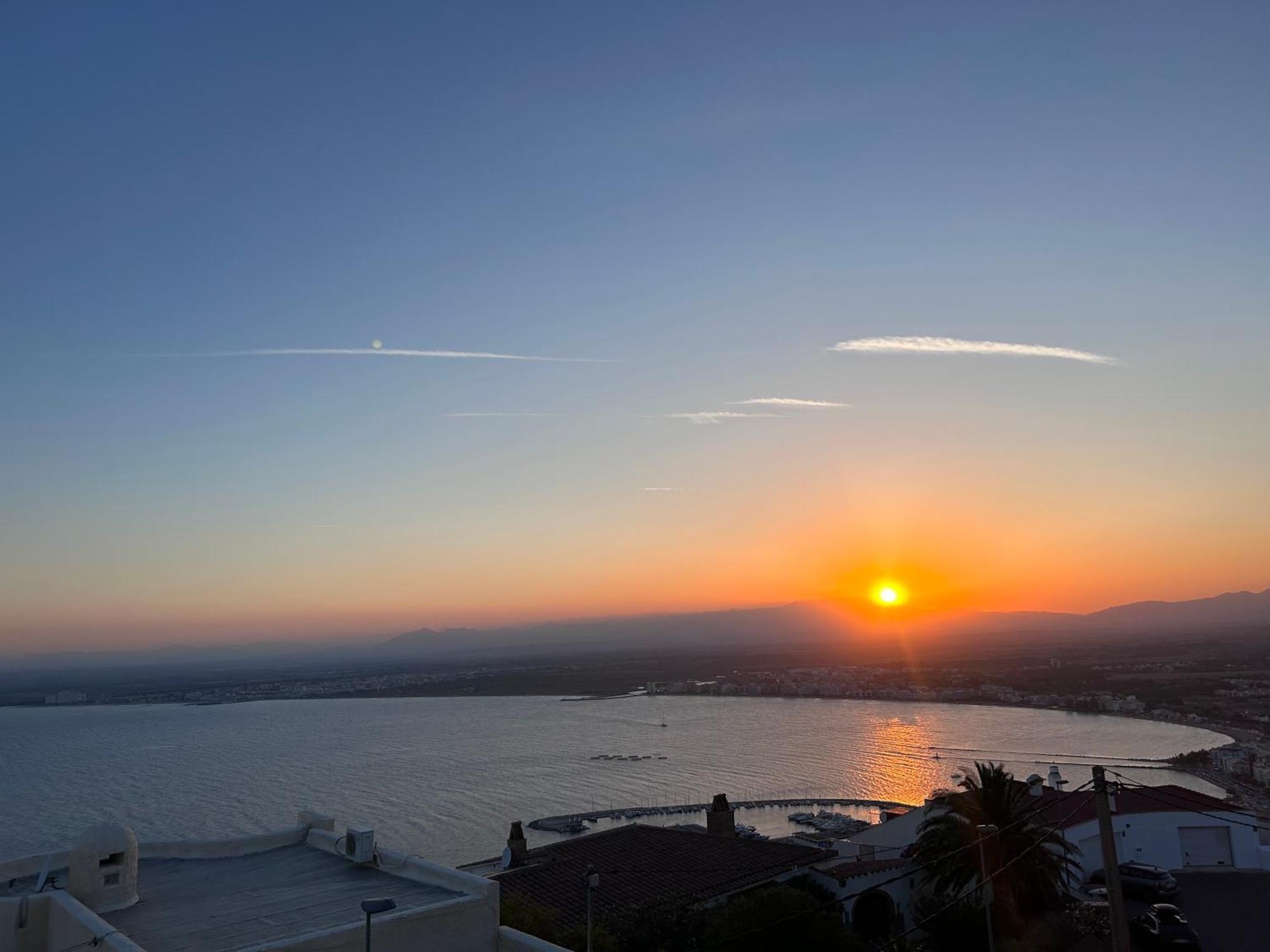 Las Mejores Puestas De Sol Roses Extérieur photo
