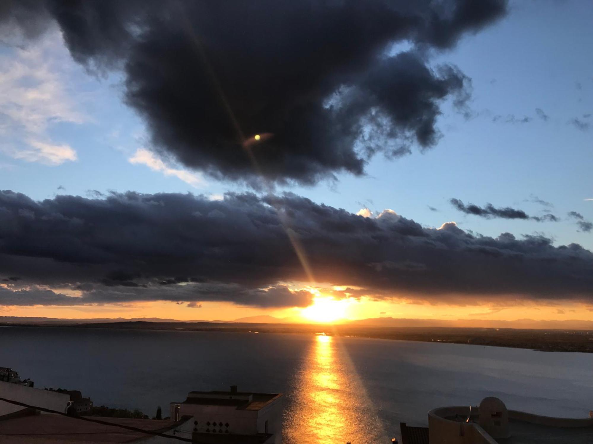 Las Mejores Puestas De Sol Roses Extérieur photo
